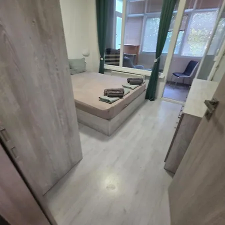 Botev Stadium Iztochen Center Apartment *