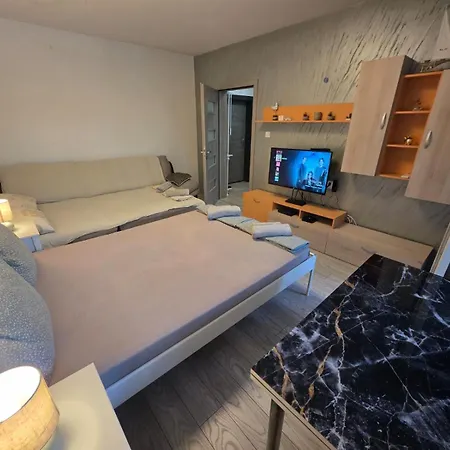 Botev Stadium Iztochen Center Apartment