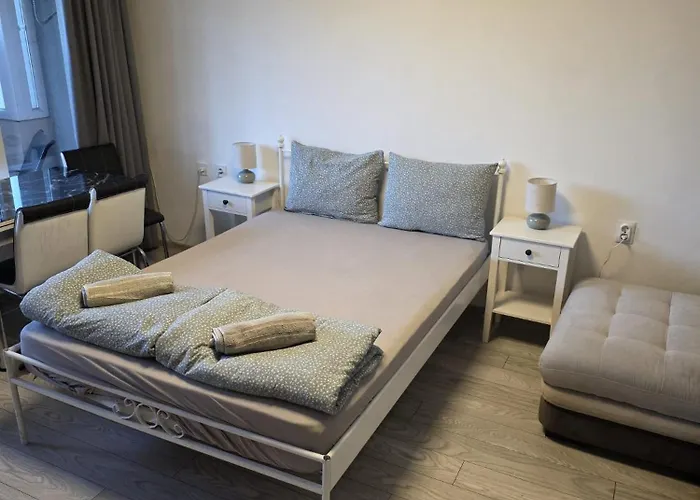 Апартаменти Botev Stadium Iztochen Center *